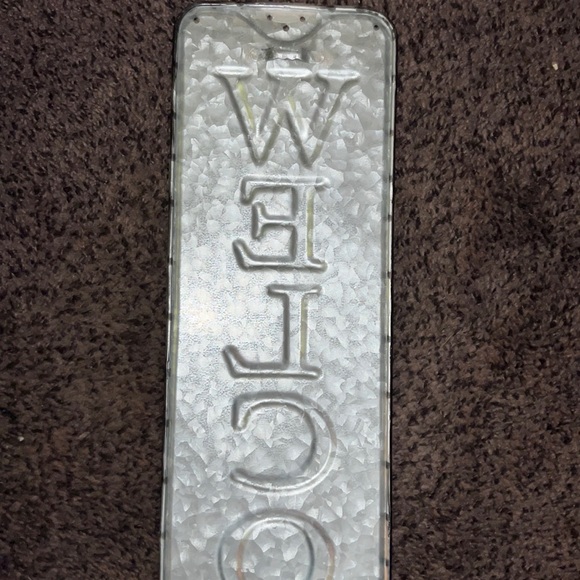 Rustic “Welcome” sign - Picture 4 of 7